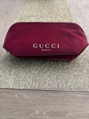 NWOT Gucci Beauty Burgundy Cosmetic Bag